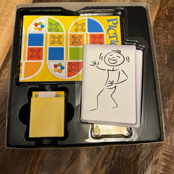 Mattel Games Pictionary Drawing Board Game, KIDS, ADULTS, GAME NIGHT - Picture 5 of 6